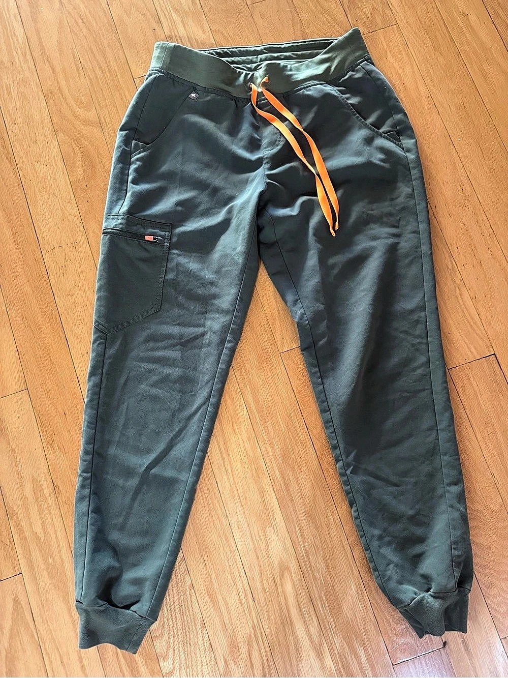 FIGS Zamora Jogger Scrub Pants in Green Small